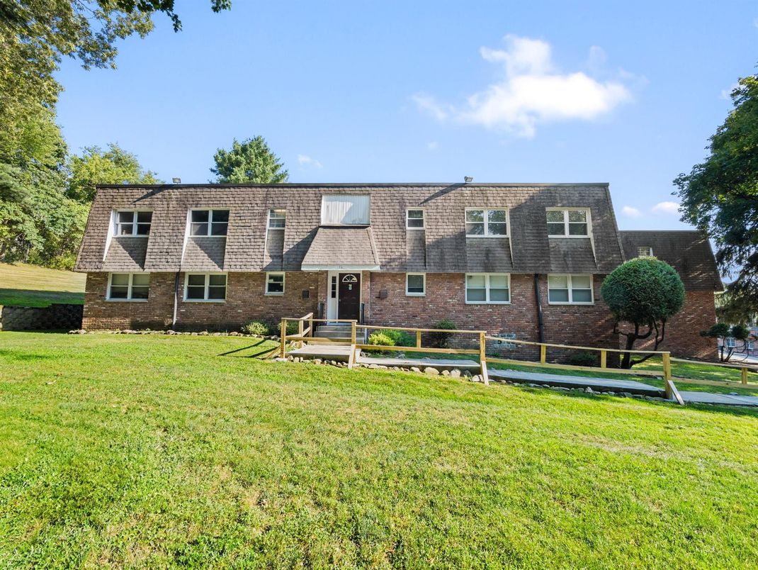 Backyard, Exterior, Facade, Brick Facade, Georgian