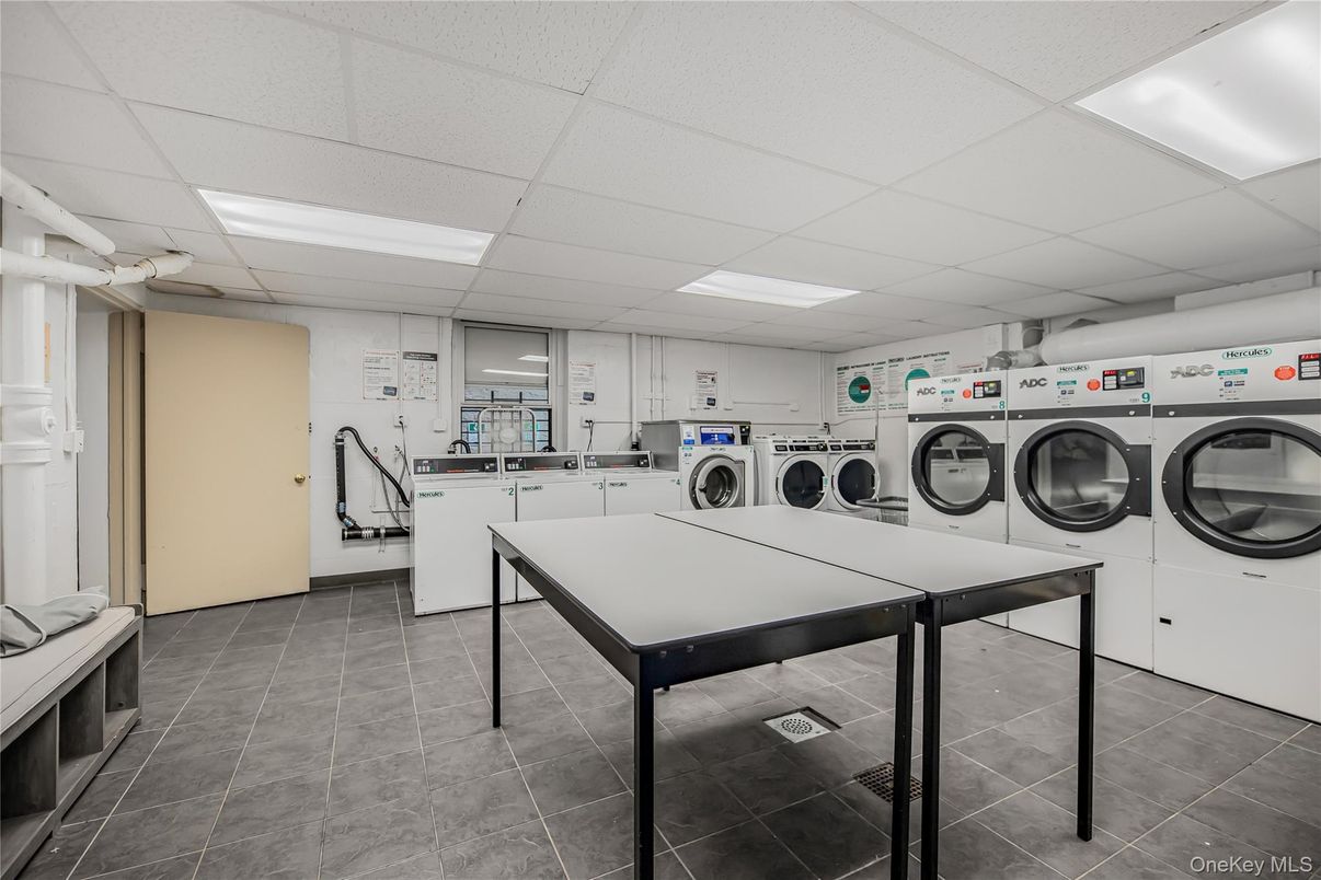 Game Room, Interior, Recessed Lighting, Washer