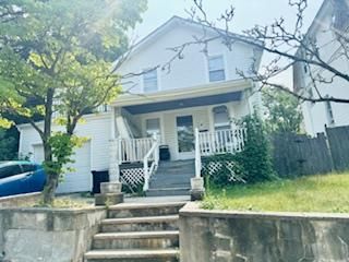 Exterior, Facade, American Foursquare