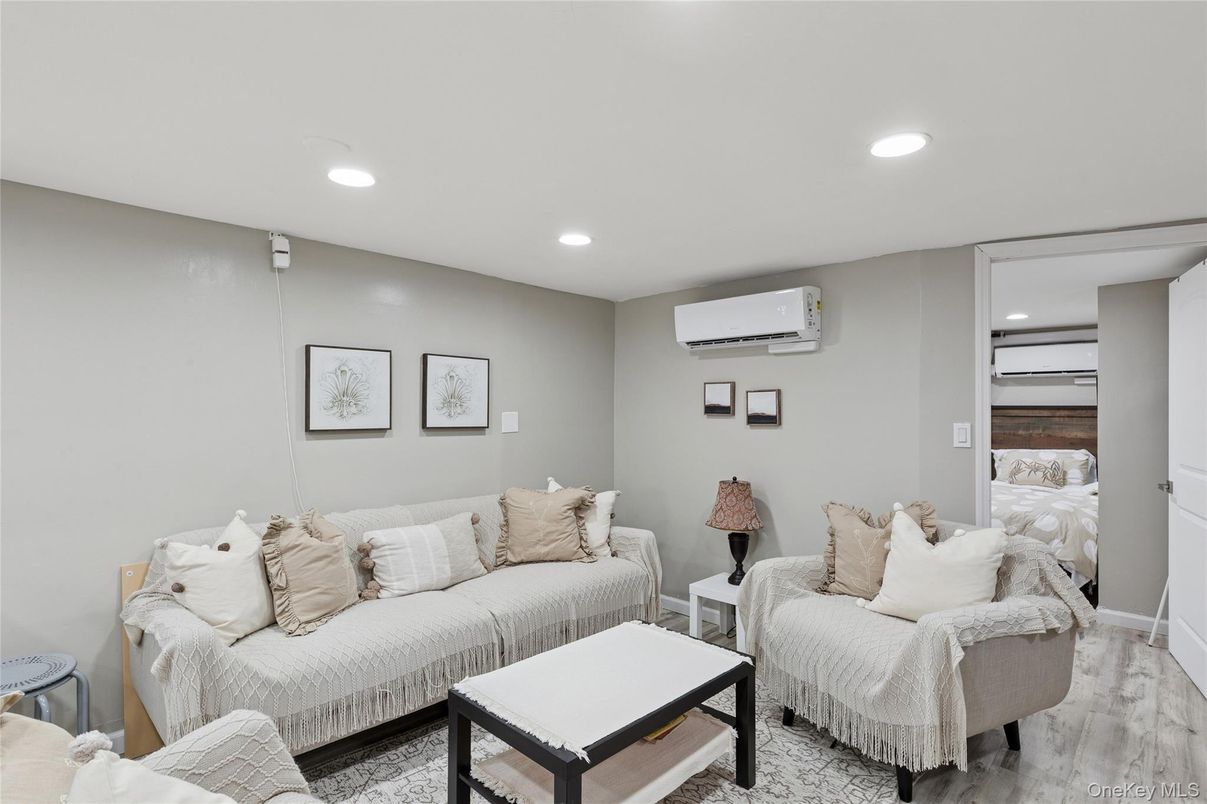 Bedroom, Interior, Living room, Recessed Lighting, Wood Texture Flooring
