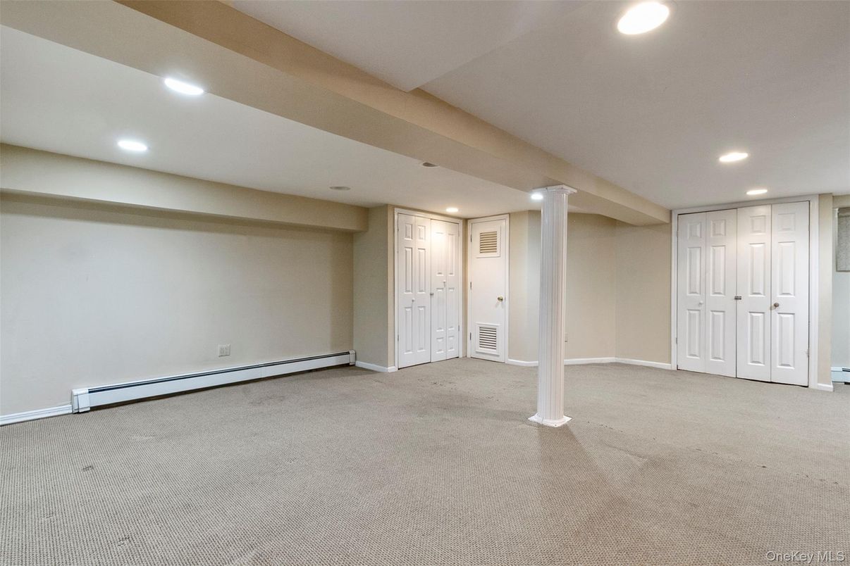 Empty room, Interior, Recessed Lighting