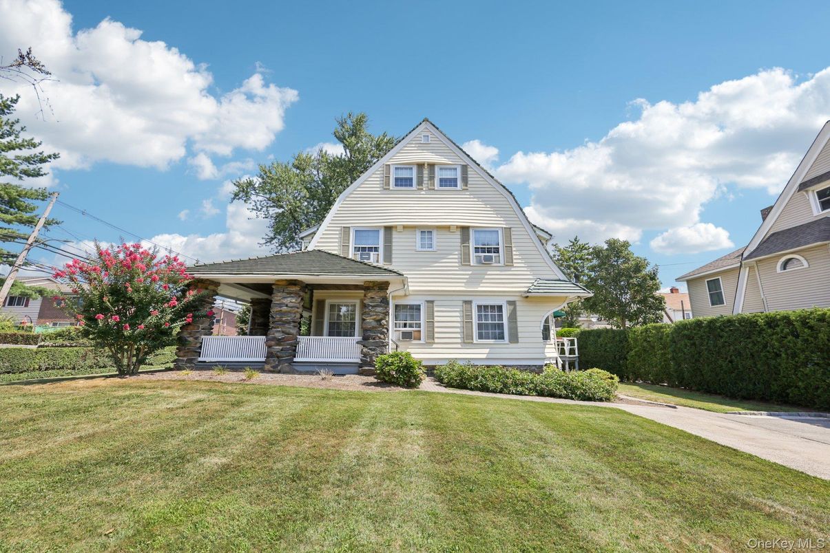 Backyard, Exterior, Facade, Queen Anne Victorian