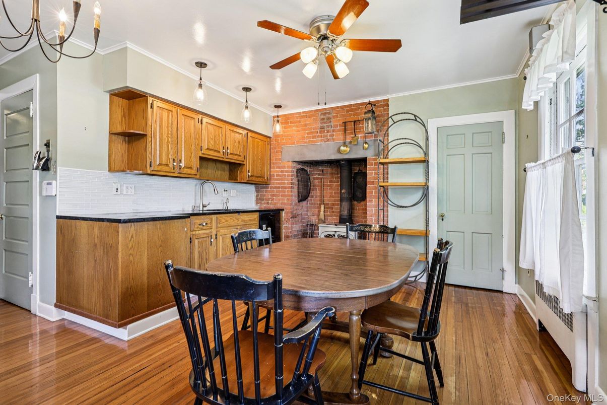 Dining room, Interior, Kitchen, Pendant Lights, Stone Walls, Wood Texture Flooring