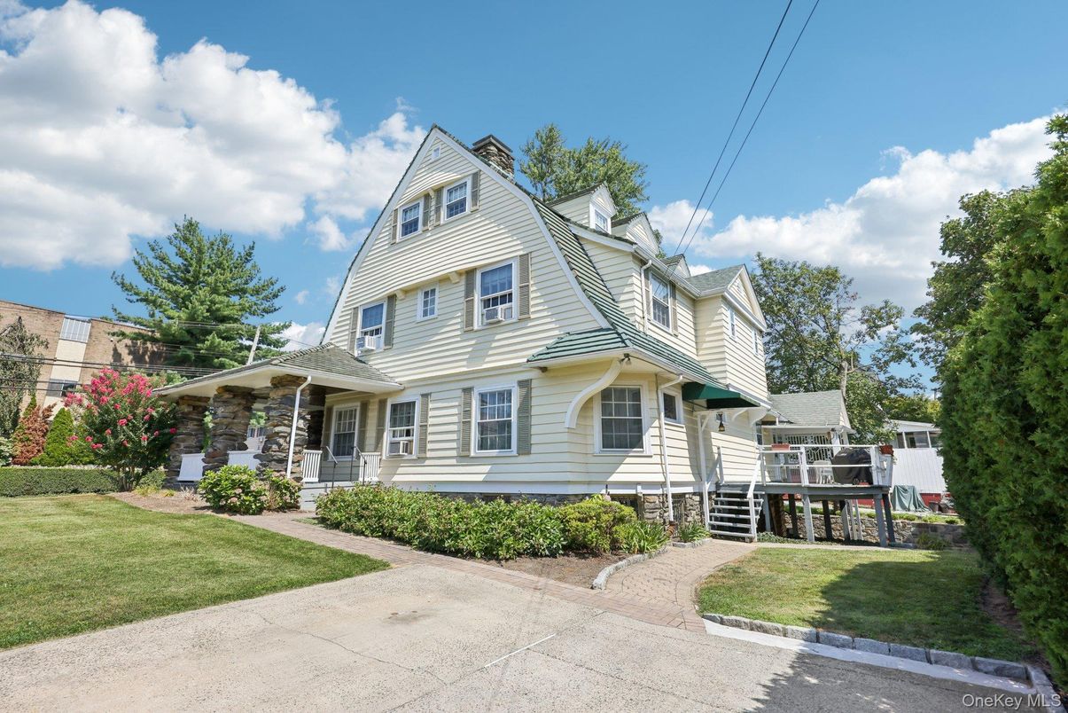 Backyard, Exterior, Facade, Queen Anne Victorian