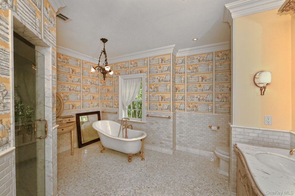 Bathroom, Dual Sink Vanities, Free Standing Baths, Interior, Pendant Lights, Recessed Lighting