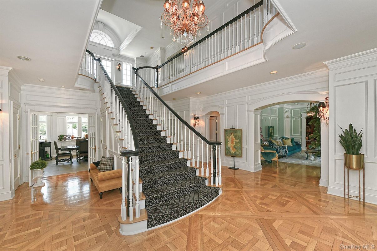 Chandelier, Dining room, Interior, Recessed Lighting, Wood Texture Flooring