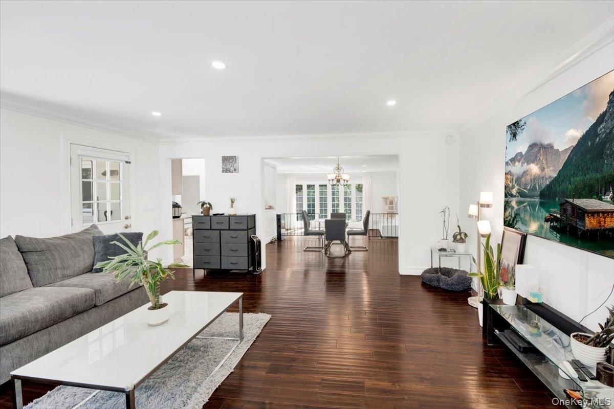 Chandelier, Dining room, Interior, Living room, Recessed Lighting, Wood Texture Flooring