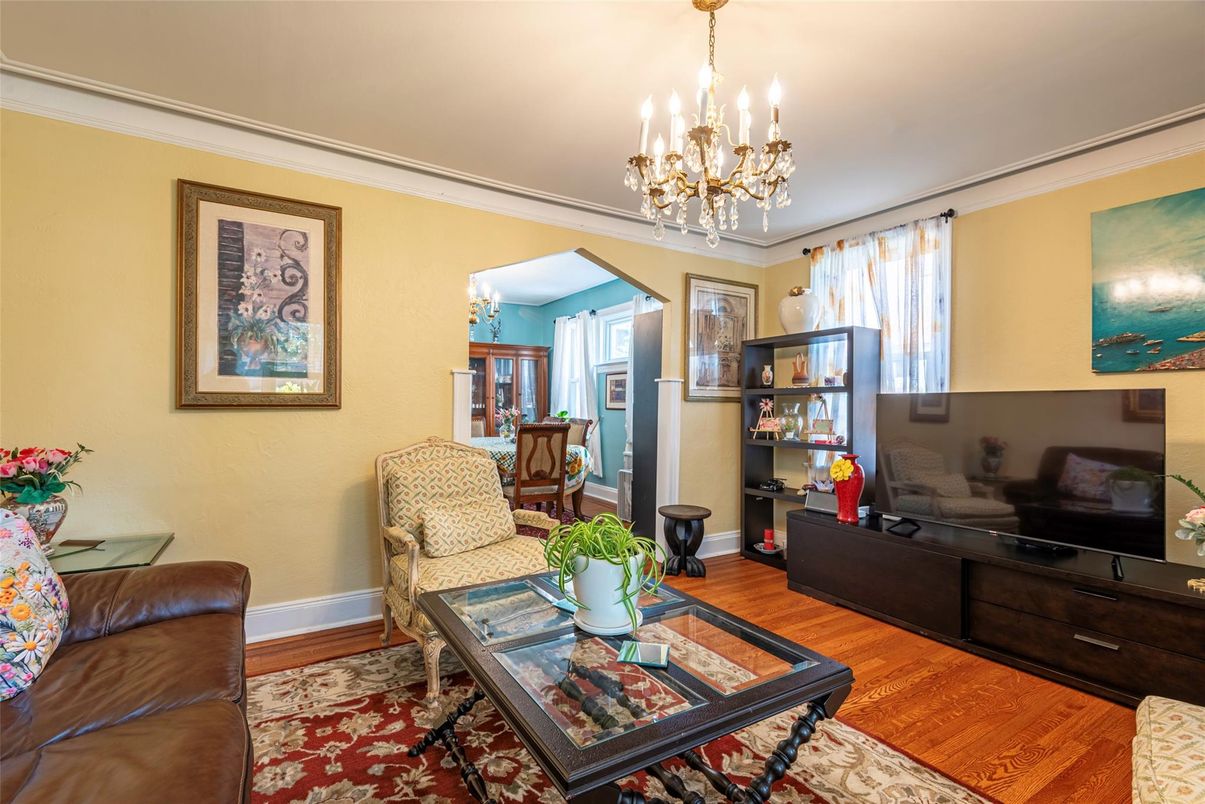 Chandelier, Interior, Wood Texture Flooring