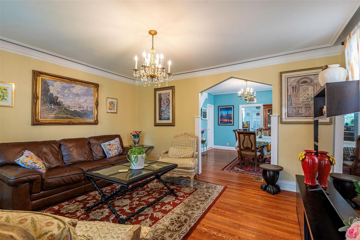 Chandelier, Dining room, Interior, Living room, Wood Texture Flooring