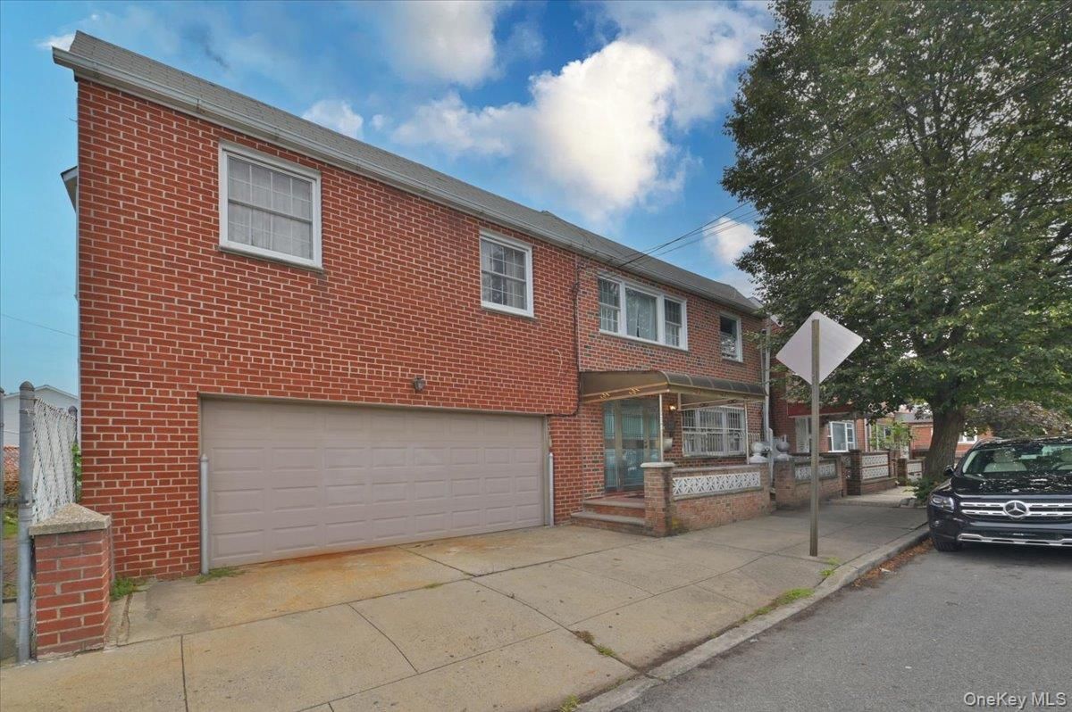 Attached, Exterior, Facade, Brick Facade, Rowhouse
