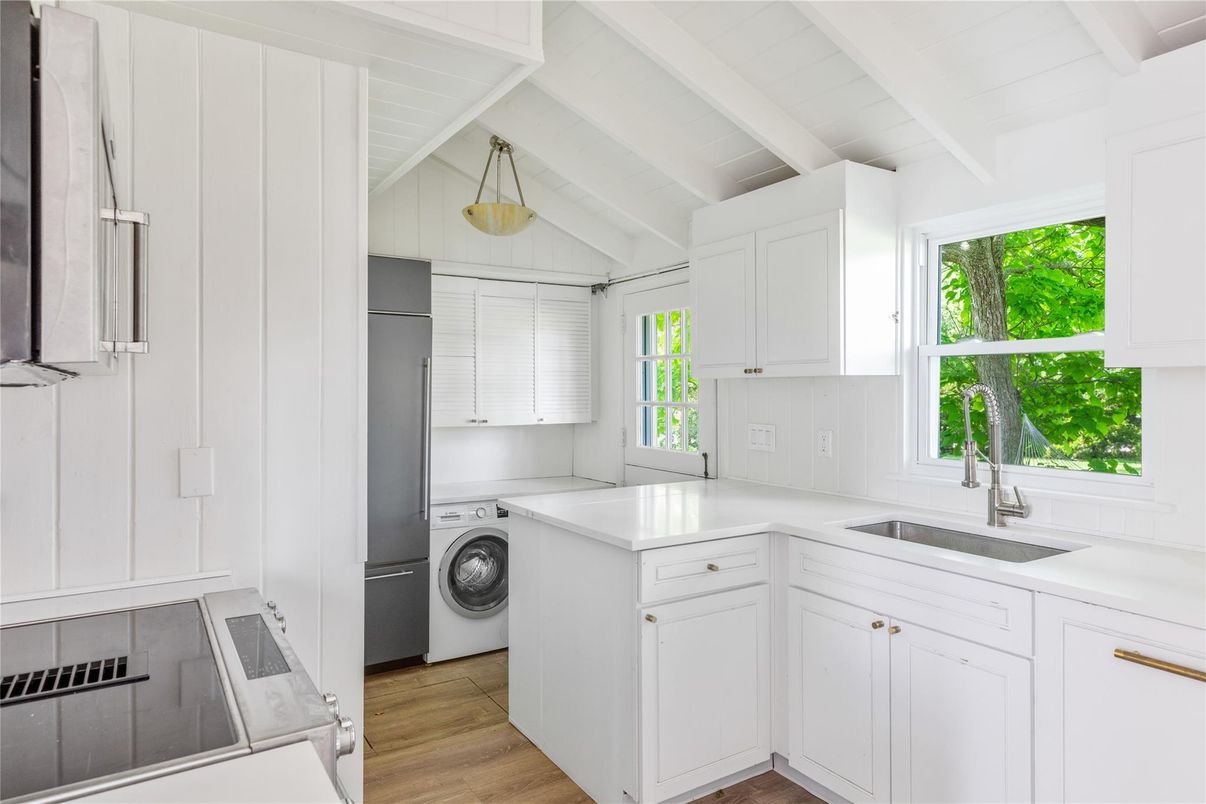 Interior, Pendant Lights, Washer, Wood Texture Flooring