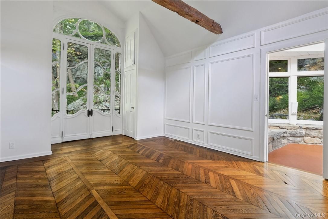Empty room, Interior, Wooden Beams, Wood Texture Flooring