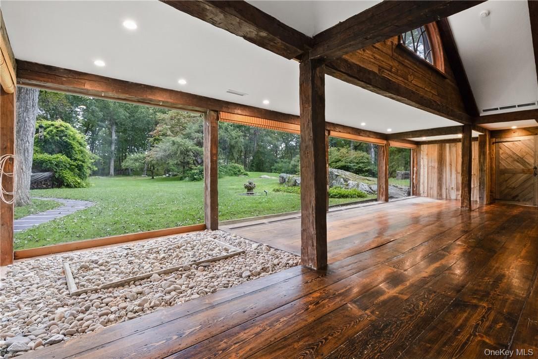 Interior, Recessed Lighting, Sun Room, Wood Texture Flooring