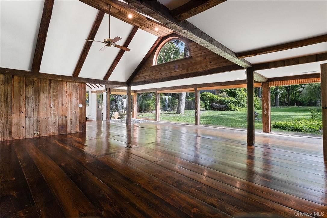 Empty room, Interior, Wooden Beams, Wood Texture Flooring