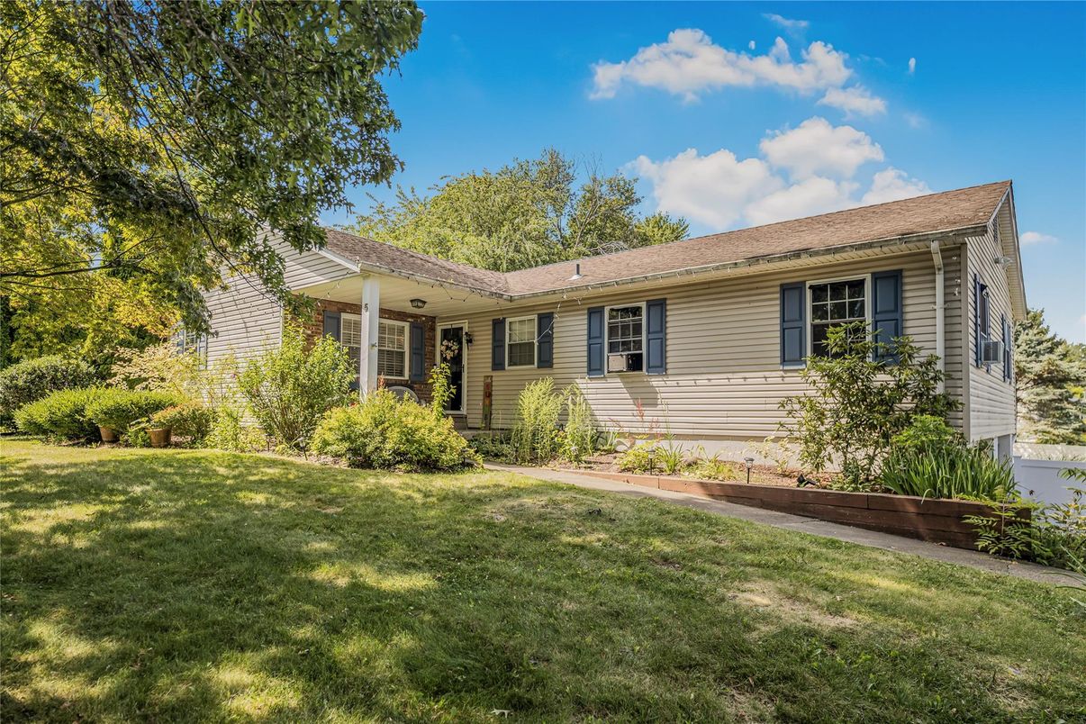 Backyard, Exterior, Facade, Ranch