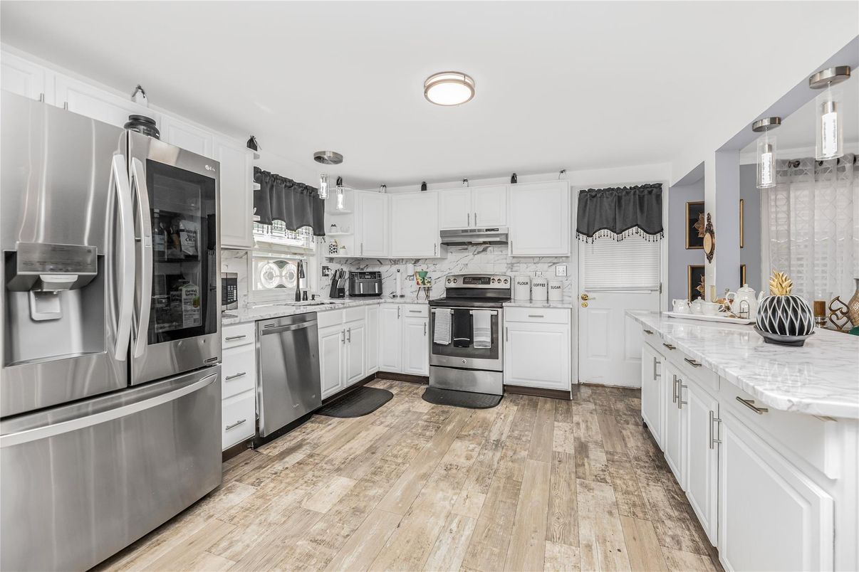 Interior, Kitchen, Stainless Steel Appliances, Wood Texture Flooring