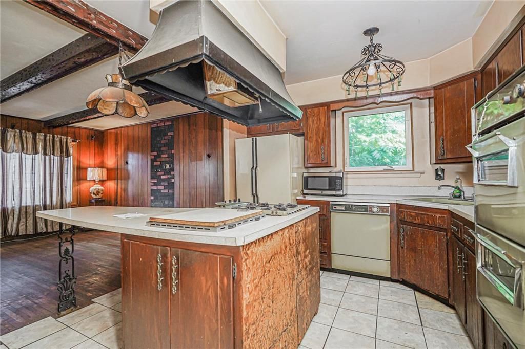 Interior, Kitchen, Pendant Lights, Stainless Steel Appliances