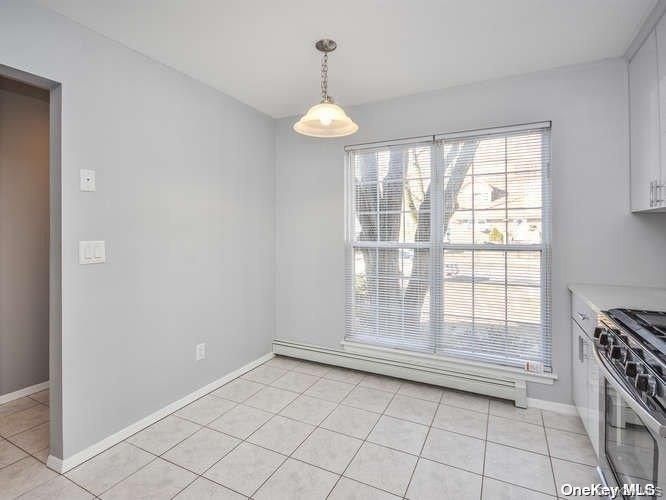 Empty room, Interior, Pendant Lights