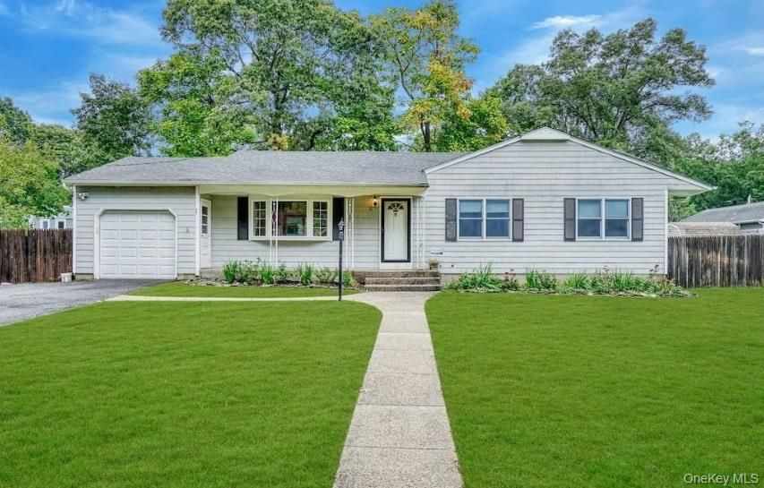 Attached, Exterior, Facade, Ranch