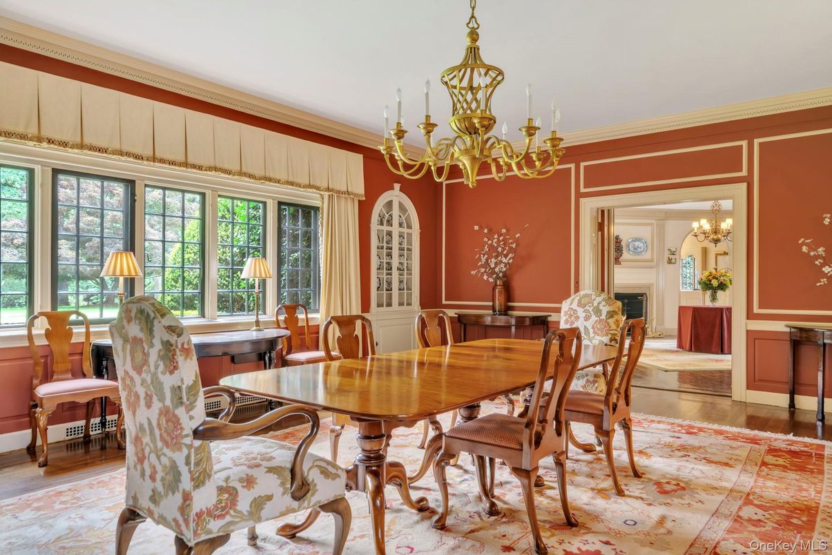 Chandelier, Dining room, Fireplace, Interior, Wood Texture Flooring