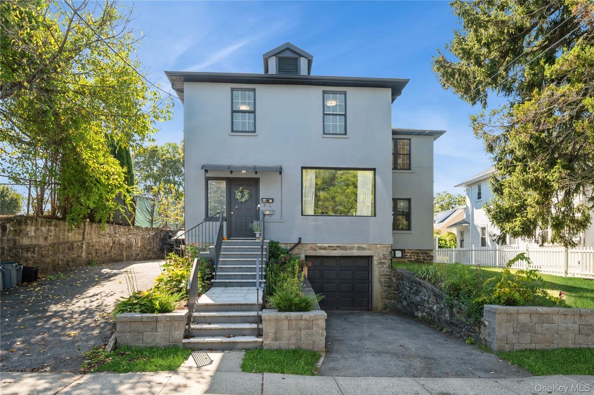 Attached, Exterior, Facade, American Foursquare
