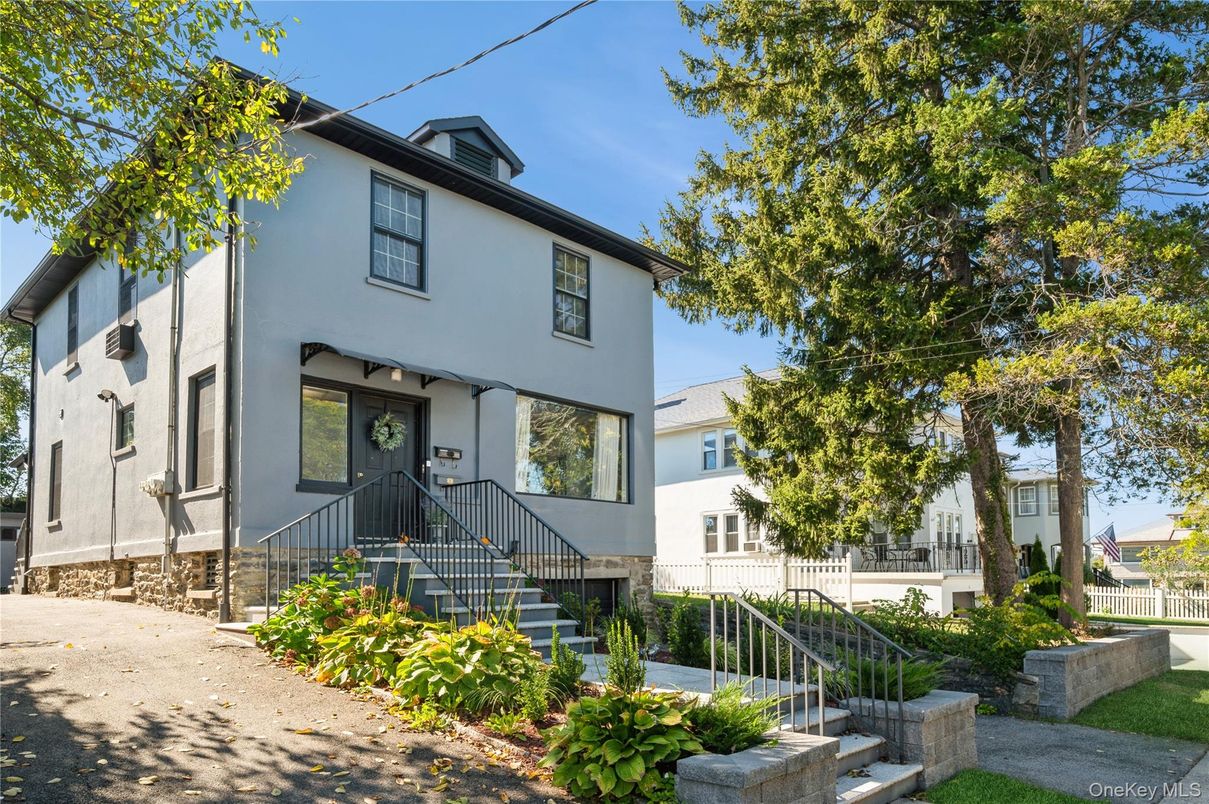 Exterior, Facade, American Foursquare