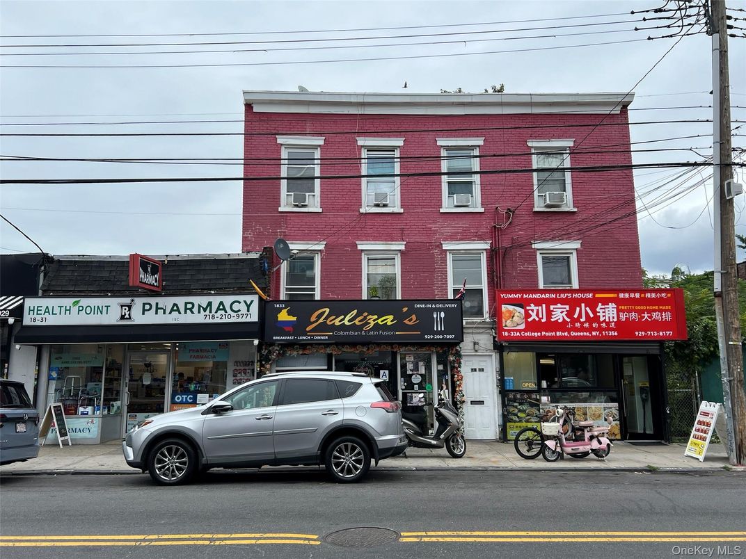 Exterior, Facade, Rowhouse