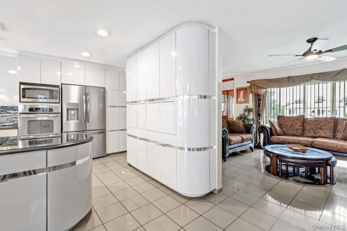 Interior, Kitchen, Living room, Recessed Lighting, Stainless Steel Appliances