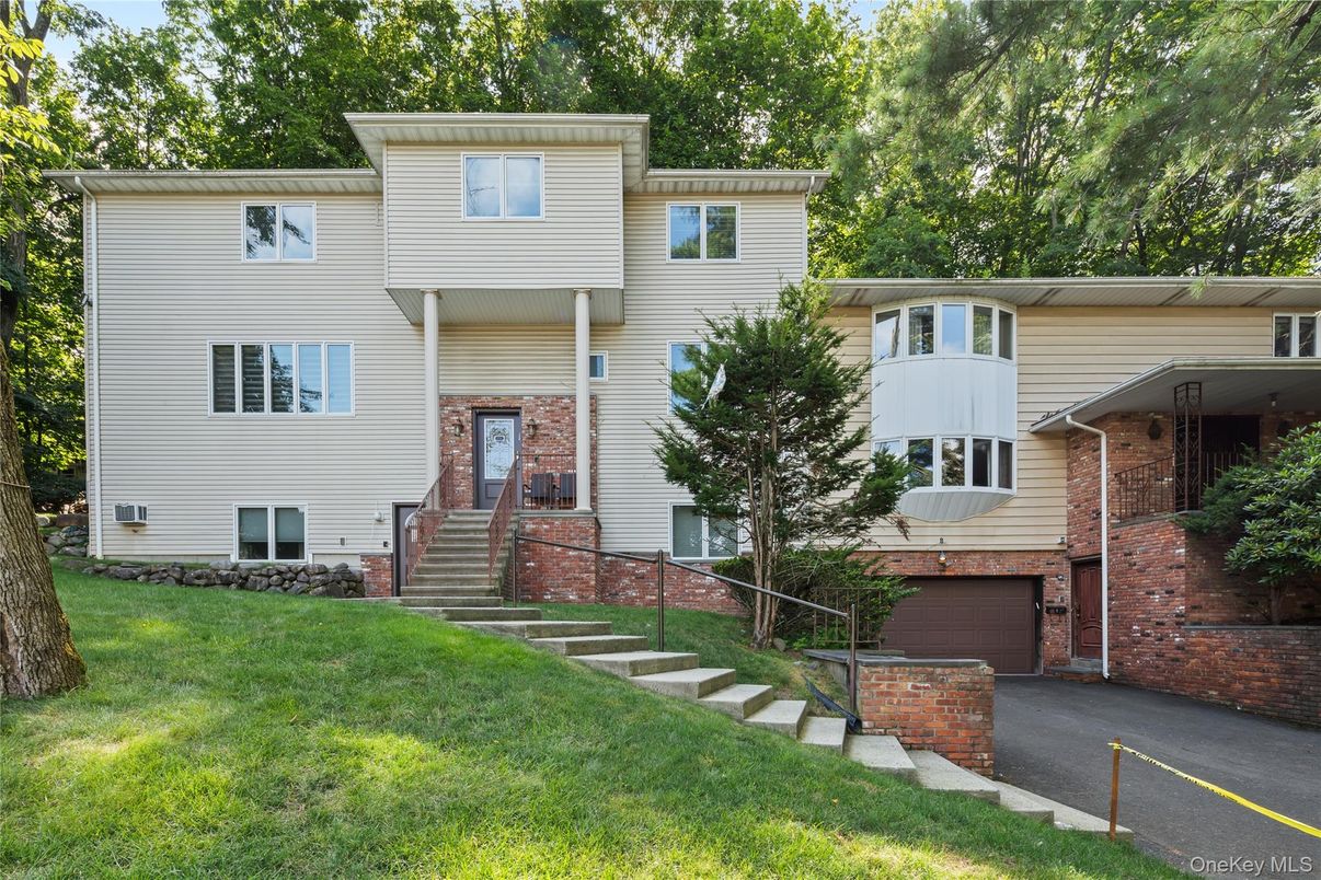 Attached, Exterior, Facade, Brick Facade, Raised Ranch