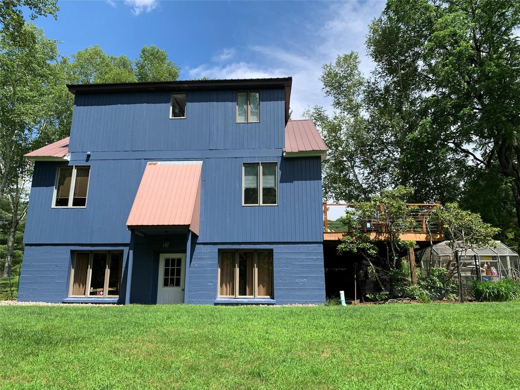 Backyard, Exterior, Facade, Split Level