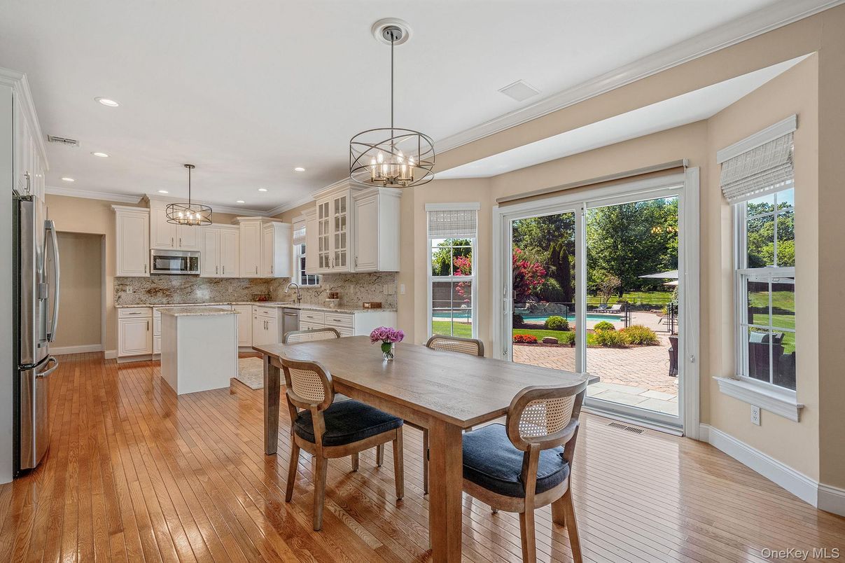 Chandelier, Dining room, Interior, Kitchen, Pendant Lights, Recessed Lighting, Wood Texture Flooring
