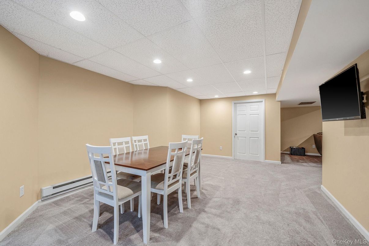 Dining room, Interior, Recessed Lighting