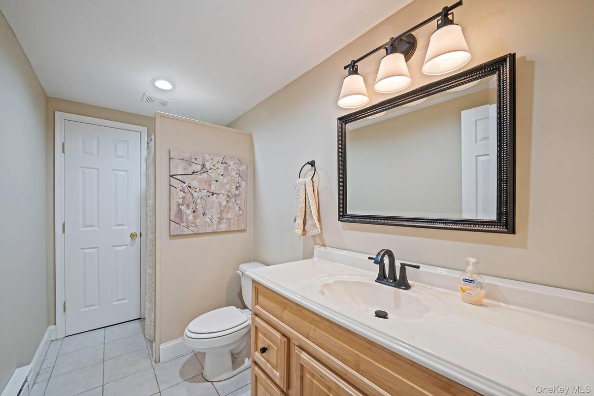 Bathroom, Interior, Recessed Lighting