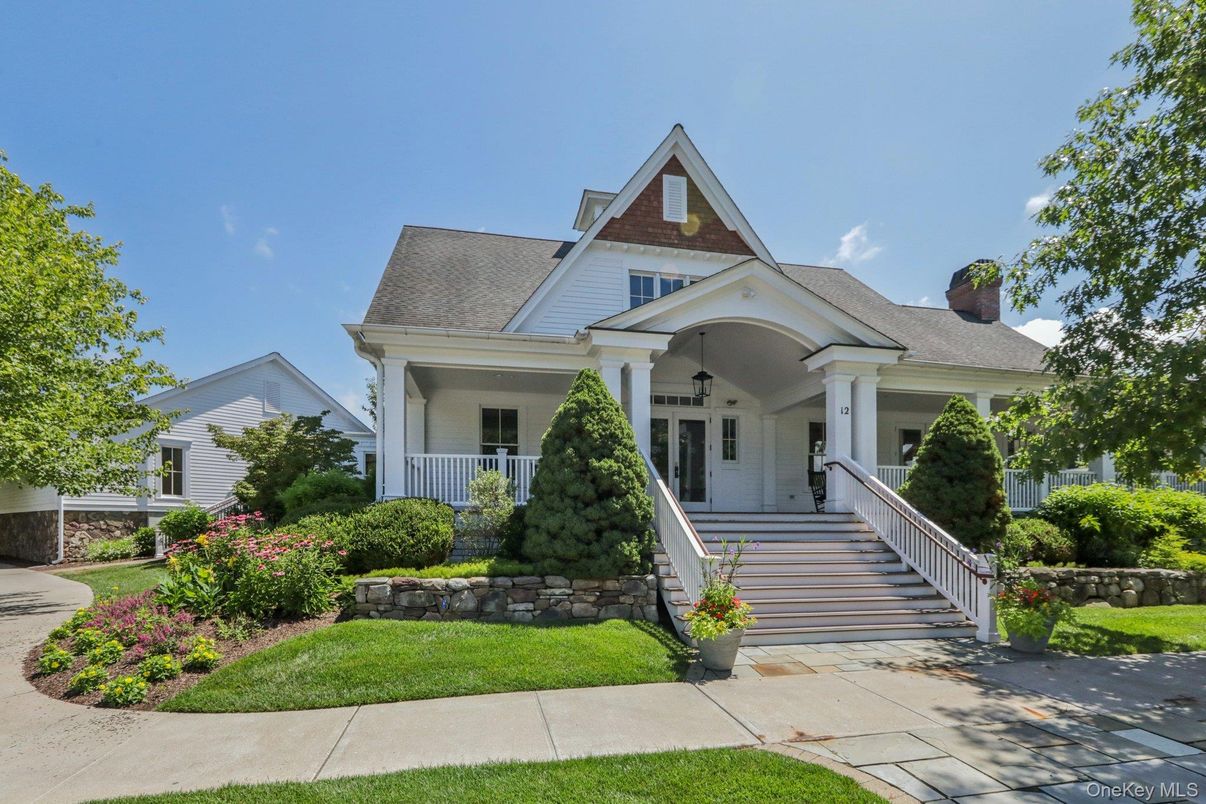 Exterior, Facade, Queen Anne Victorian