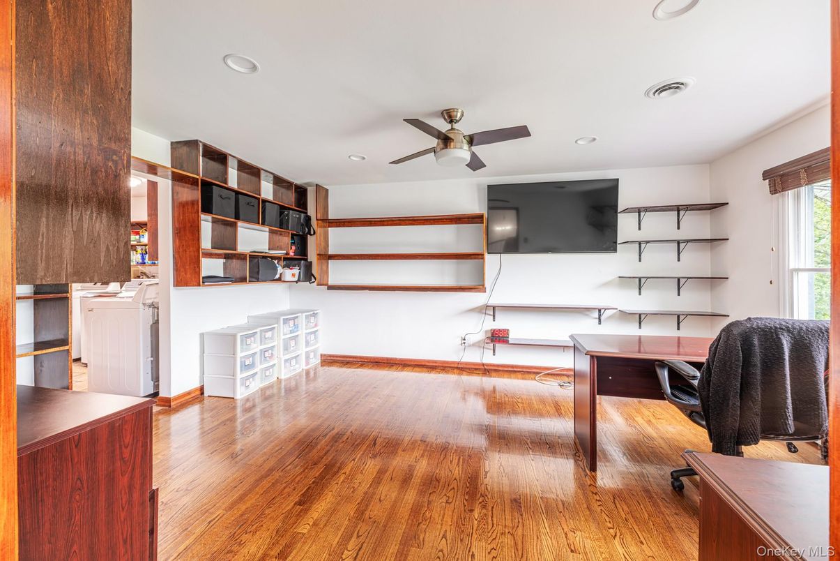 Home Office, Interior, Recessed Lighting, Wood Texture Flooring