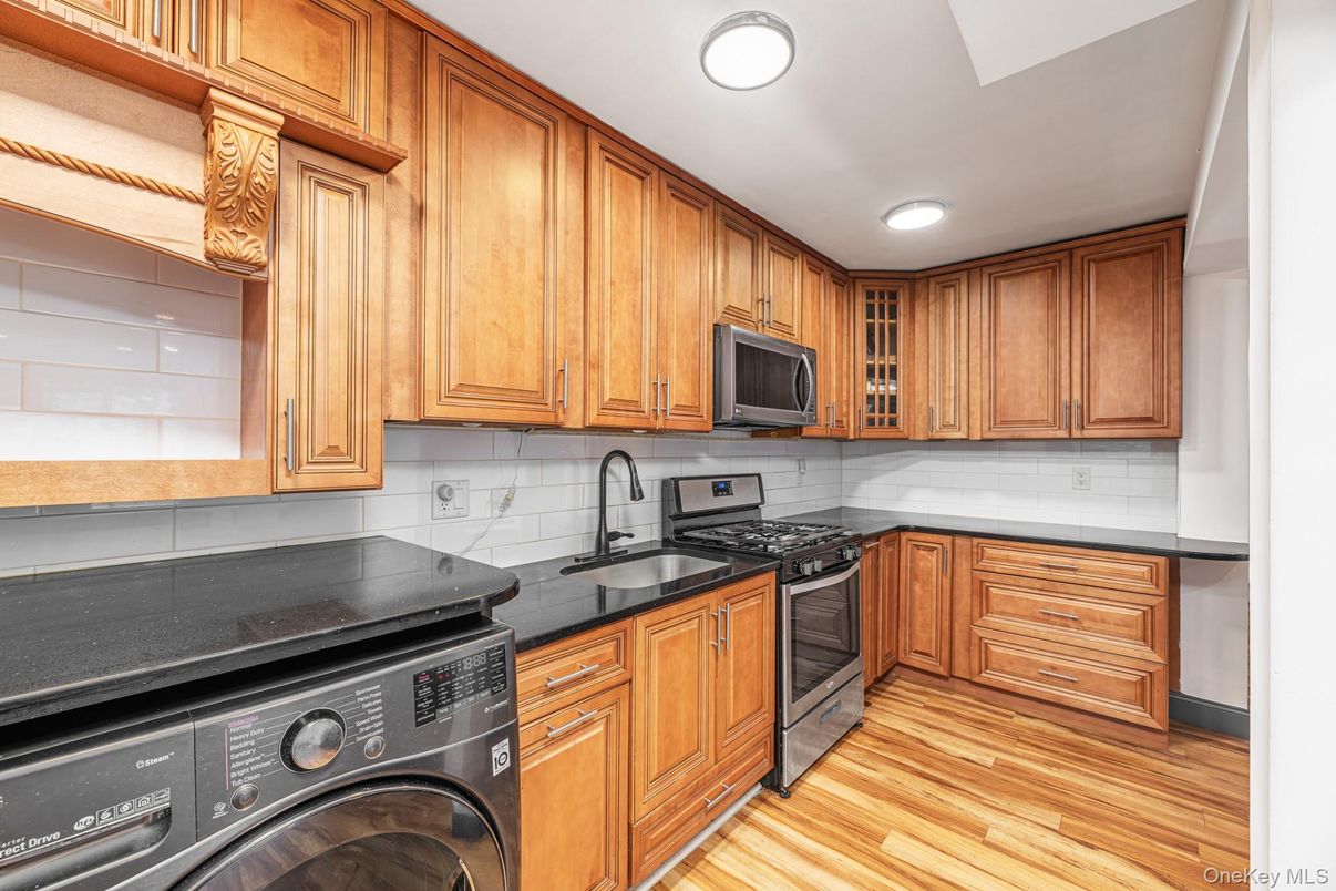 Interior, Kitchen, Recessed Lighting, Washer, Wood Texture Flooring