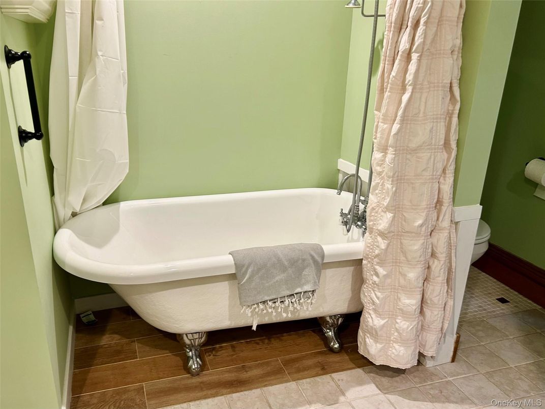 Bathroom, Free Standing Baths, Interior