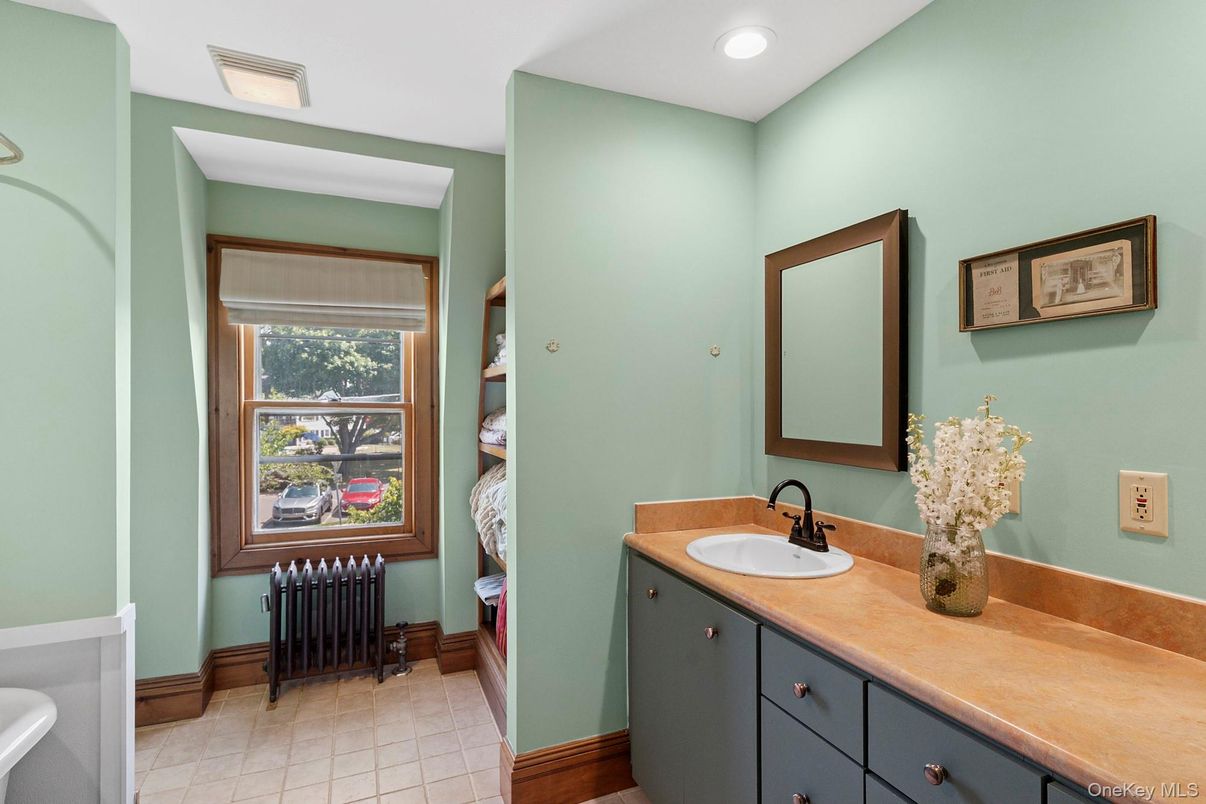 Bathroom, Interior, Recessed Lighting
