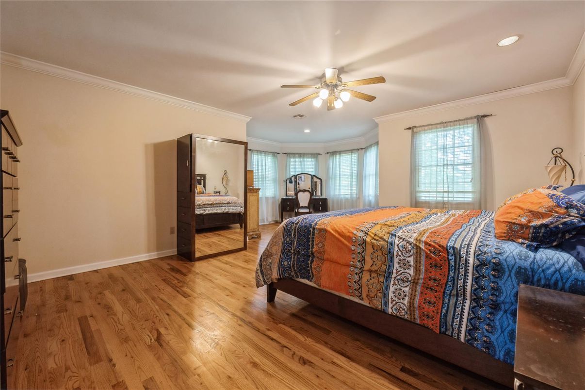 Bedroom, Interior, Recessed Lighting, Wood Texture Flooring