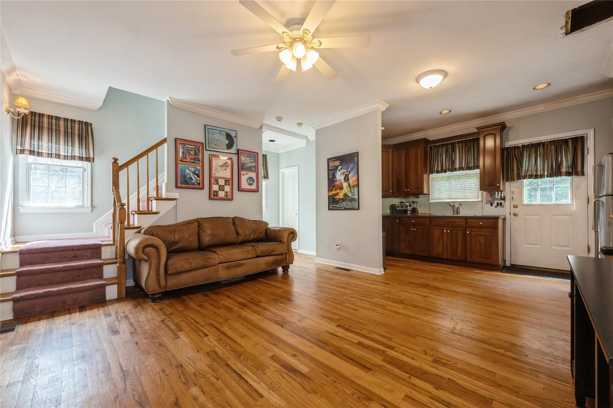 Interior, Recessed Lighting, Wood Texture Flooring