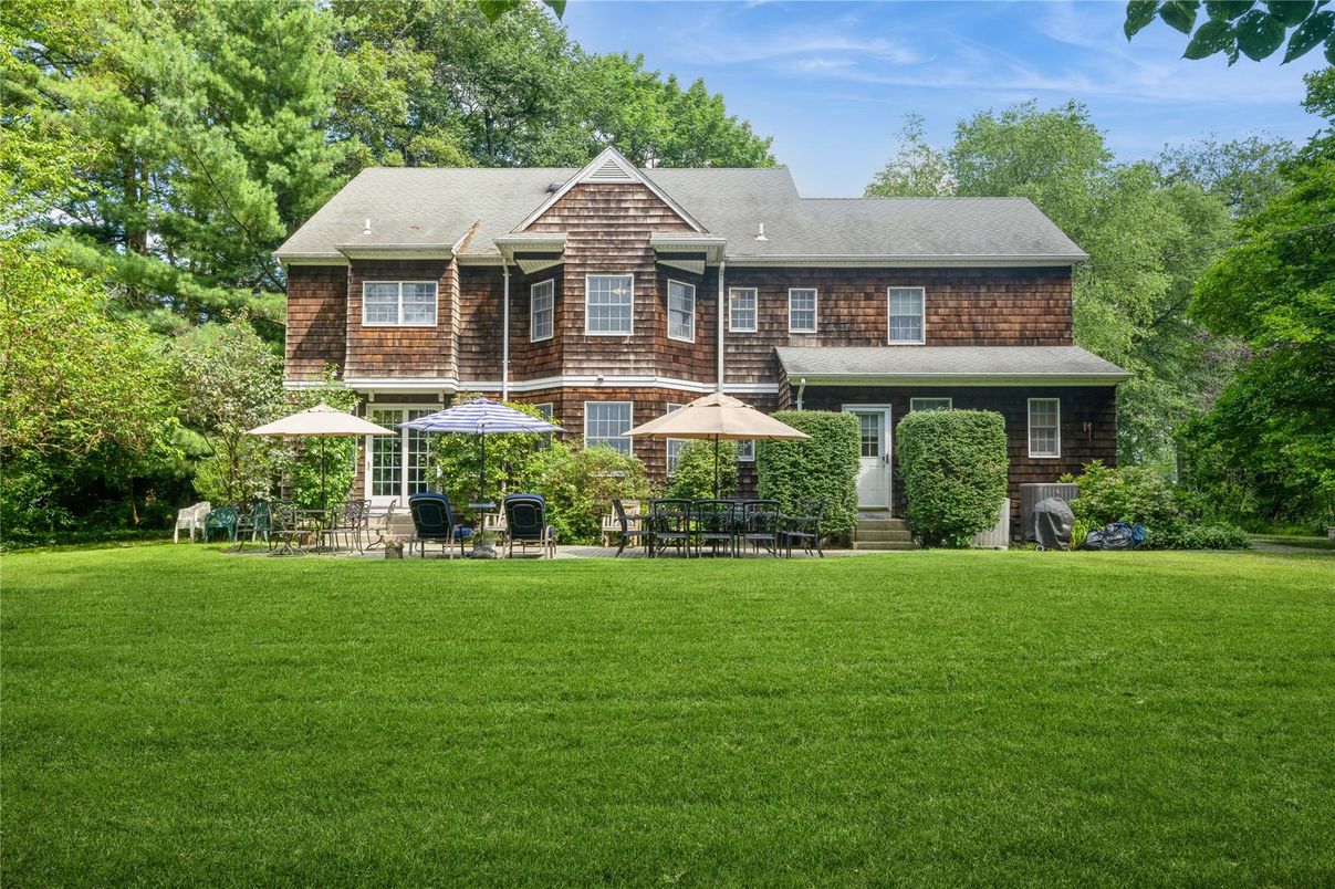 Backyard, Exterior, Facade, Brick Facade, Georgian