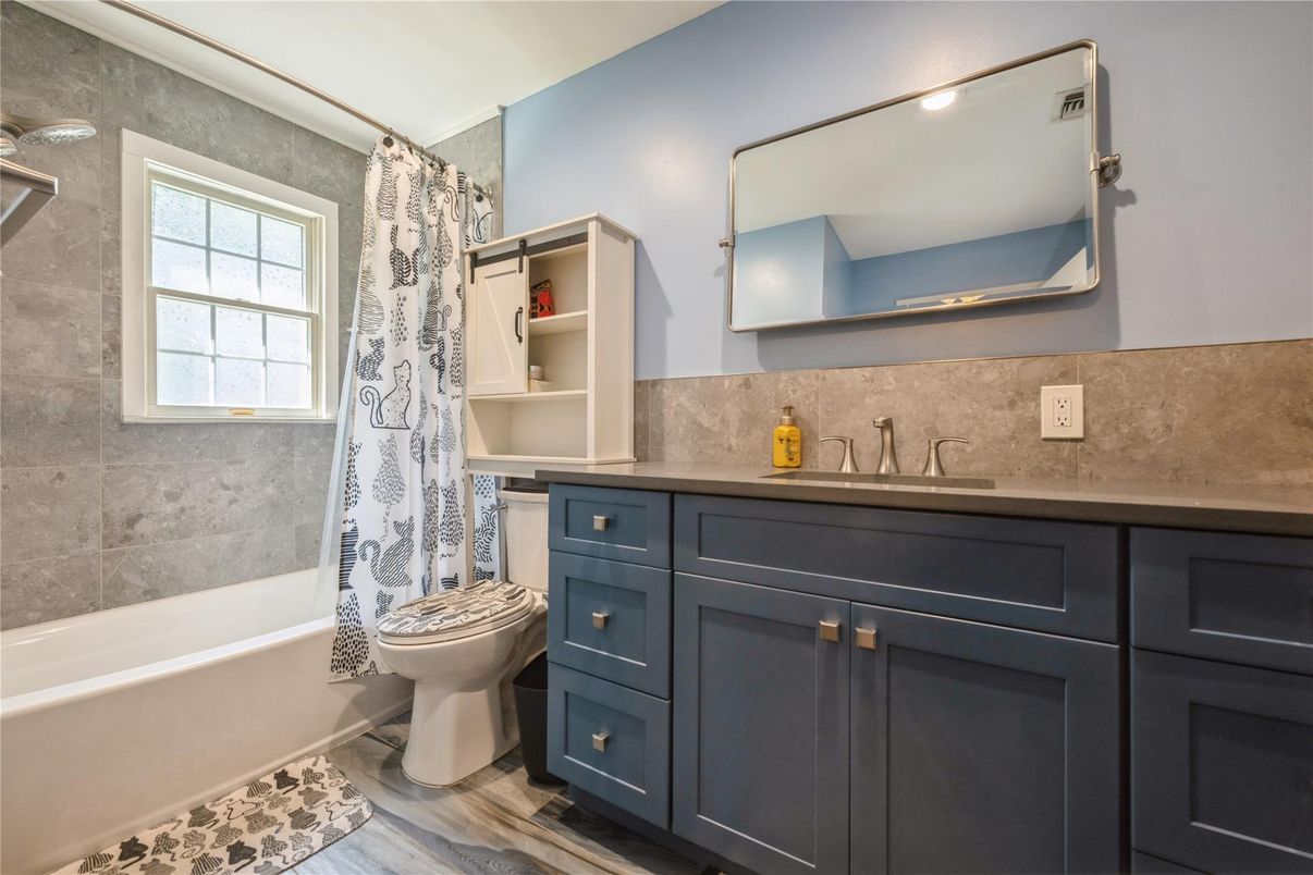 Bathroom, Interior, Recessed Lighting, Wood Texture Flooring