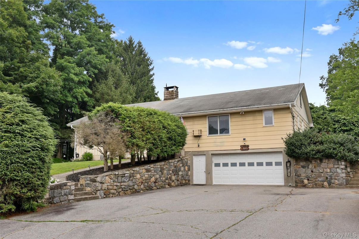Attached, Exterior, Facade, Raised Ranch