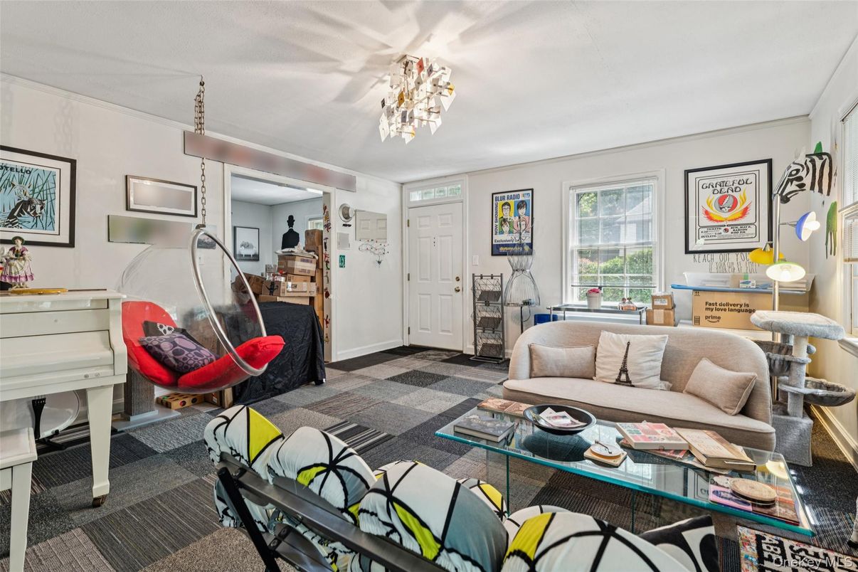 Chandelier, Interior, Living room