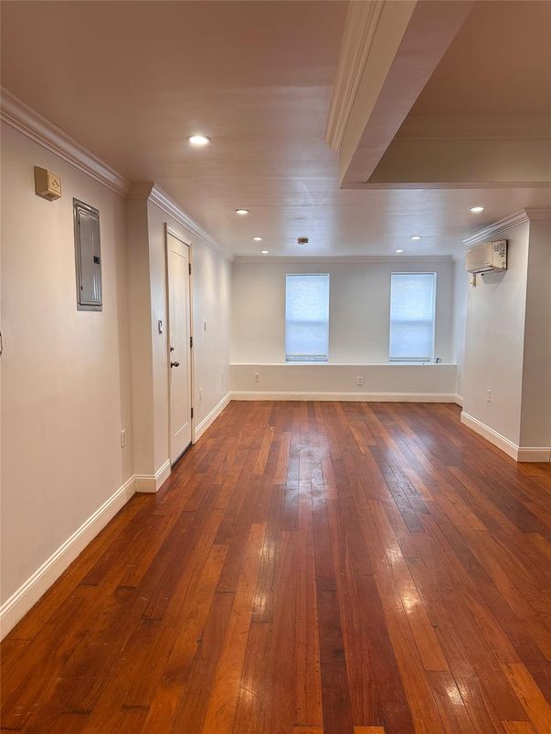 Empty room, Interior, Recessed Lighting, Wood Texture Flooring