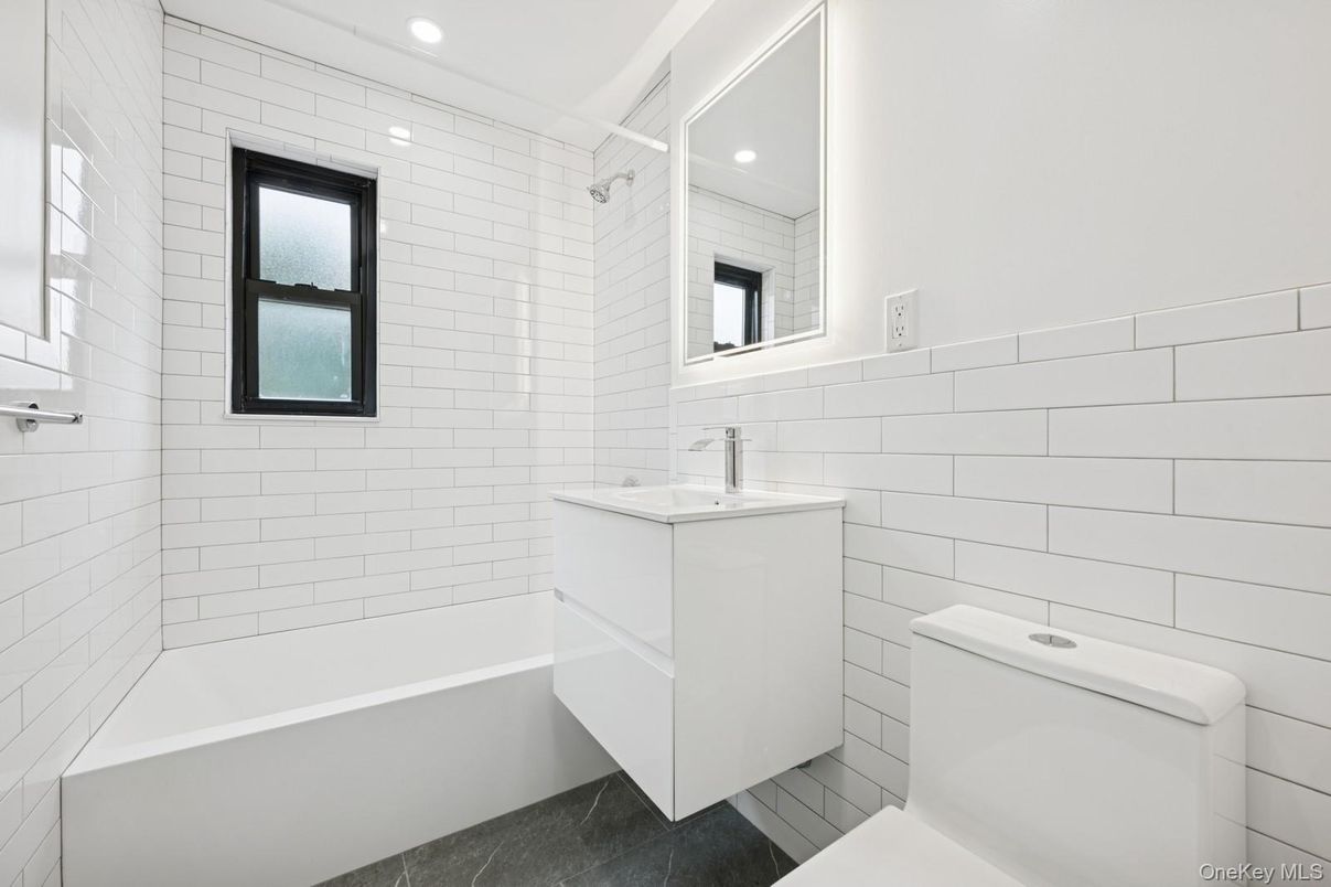 Bathroom, Interior, Recessed Lighting