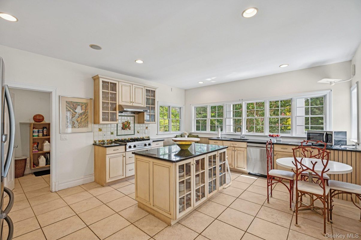Dining room, Interior, Kitchen, Recessed Lighting