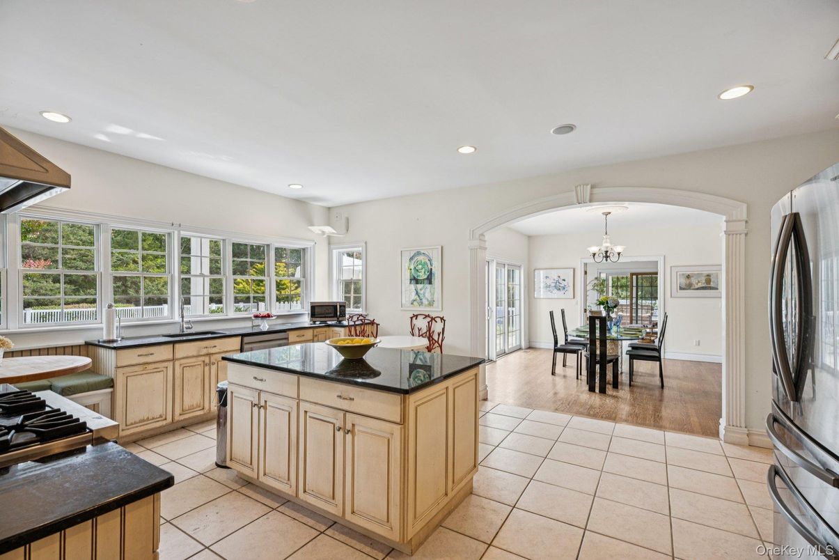 Chandelier, Dining room, Interior, Kitchen, Recessed Lighting, Wood Texture Flooring