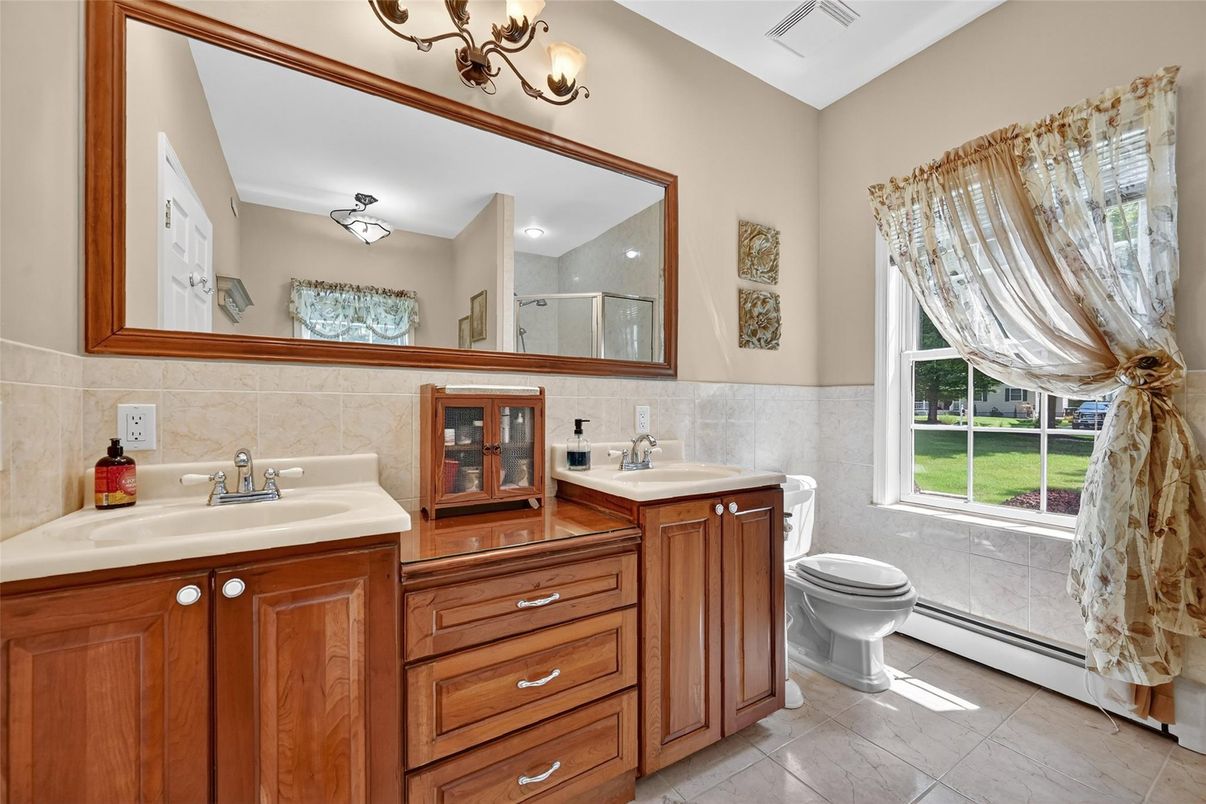 Bathroom, Dual Sink Vanities, Interior