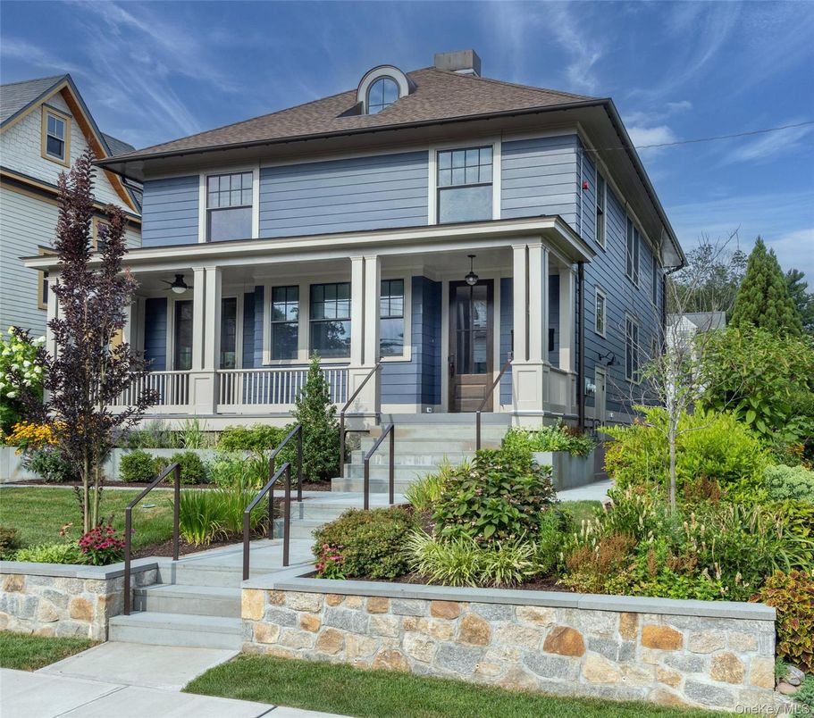 Exterior, Facade, American Foursquare
